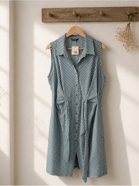 BloomChic Dresses & Skirts - BloomChic blue Gray and White Striped dress with pockets